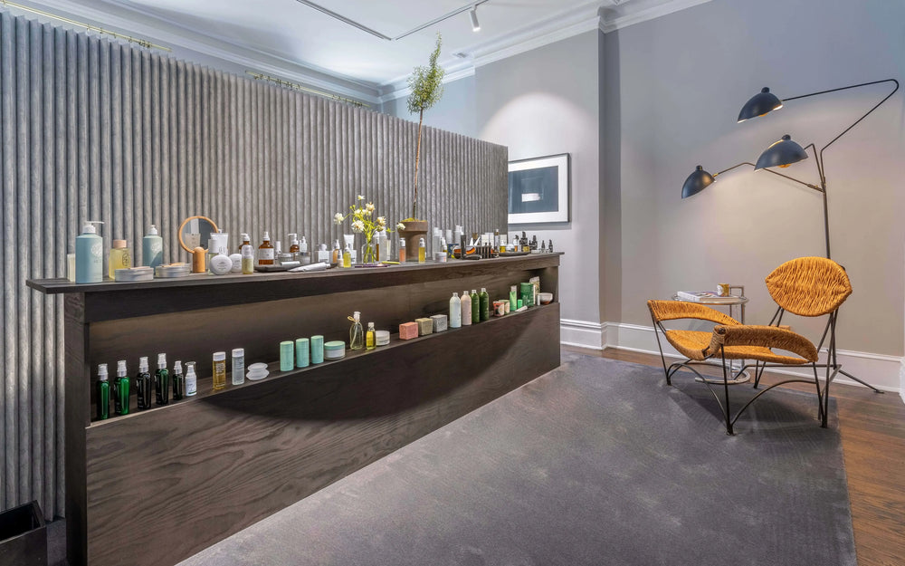A shot of carefully laid out clean, sustainable beauty products available at Sommetbeauty. 