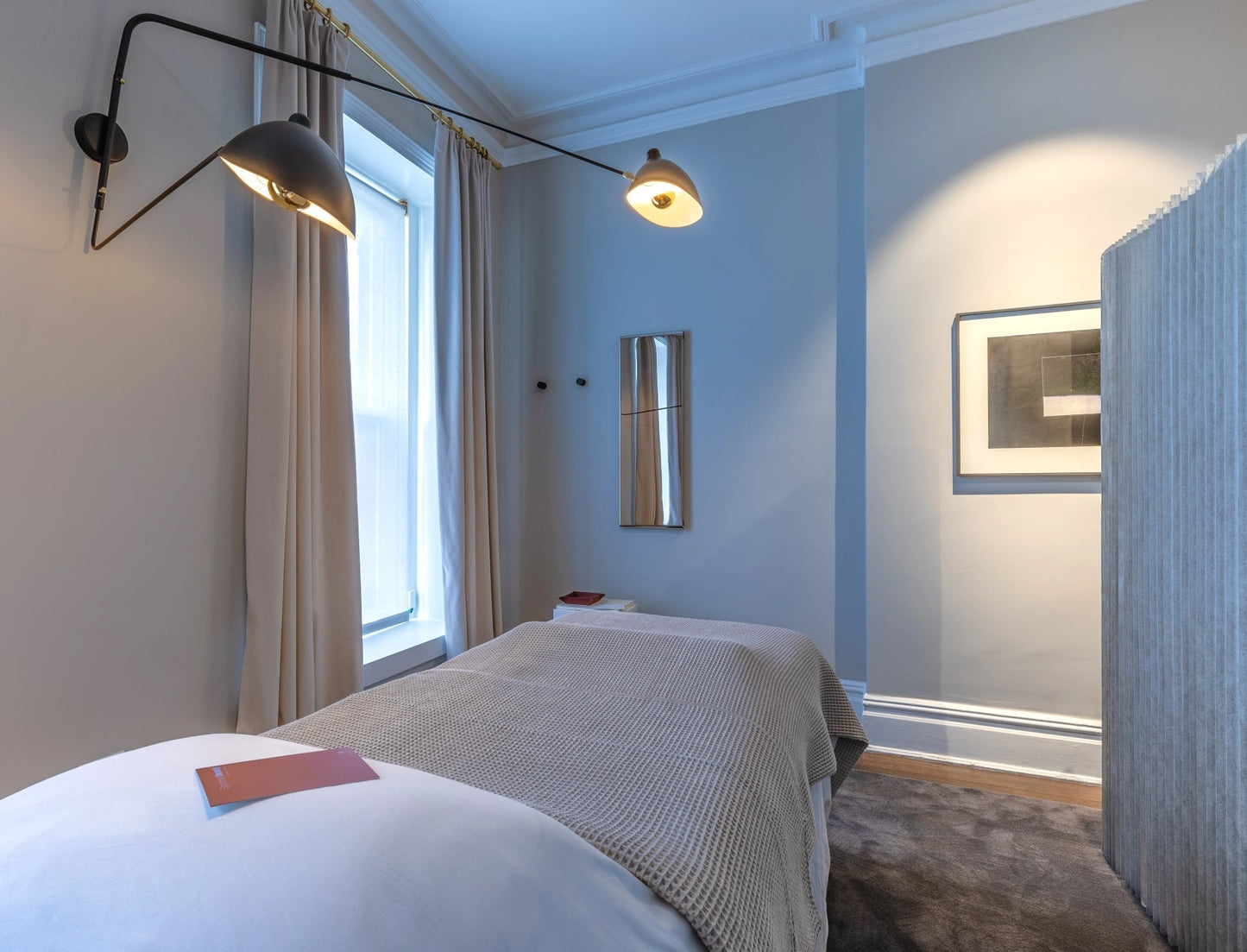 Sommetbeauty spa room with a bed and lights, created for collagen boost facial. 
